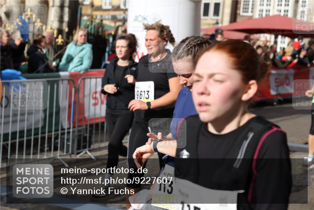 05.10.2025 - 20. swb-Marathon Bremen Yannick Fuchs http://msf.ph/oto/9227607 05.10.2025 11:01:23 Ziel 9182, 9613, 9925, 10544, 10762, 10914, 11337, 11338, 11597, 11680 meine-sportfotos.de