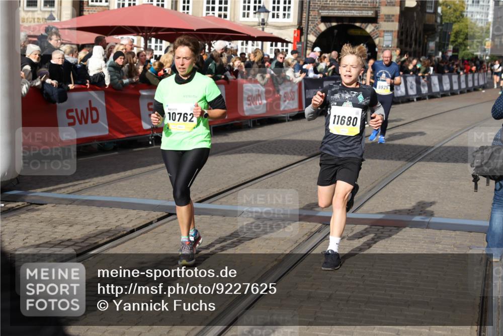 05.10.2025 - 20. swb-Marathon Bremen Yannick Fuchs http://msf.ph/oto/9227625 05.10.2025 11:01:23 Ziel 9182, 9613, 9925, 10544, 10762, 10914, 11337, 11338, 11597, 11680 meine-sportfotos.de