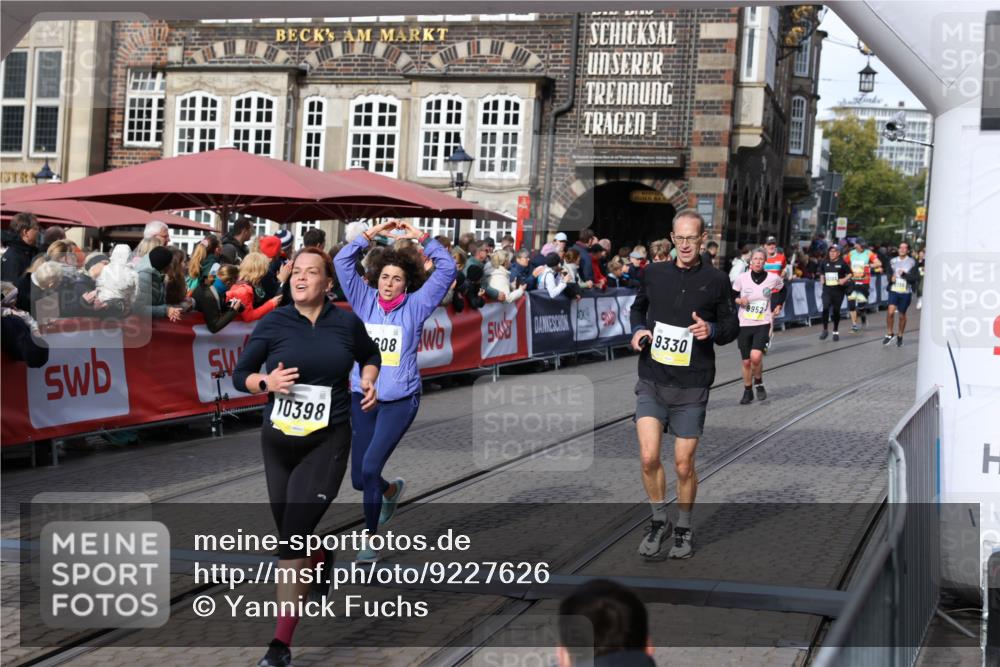 05.10.2025 - 20. swb-Marathon Bremen Yannick Fuchs http://msf.ph/oto/9227626 05.10.2025 10:58:18 Ziel 9330, 9576, 9582, 9634, 9952, 10127, 10377, 10395, 10398, 10459, 10620, 11058, 11562, 11608 meine-sportfotos.de