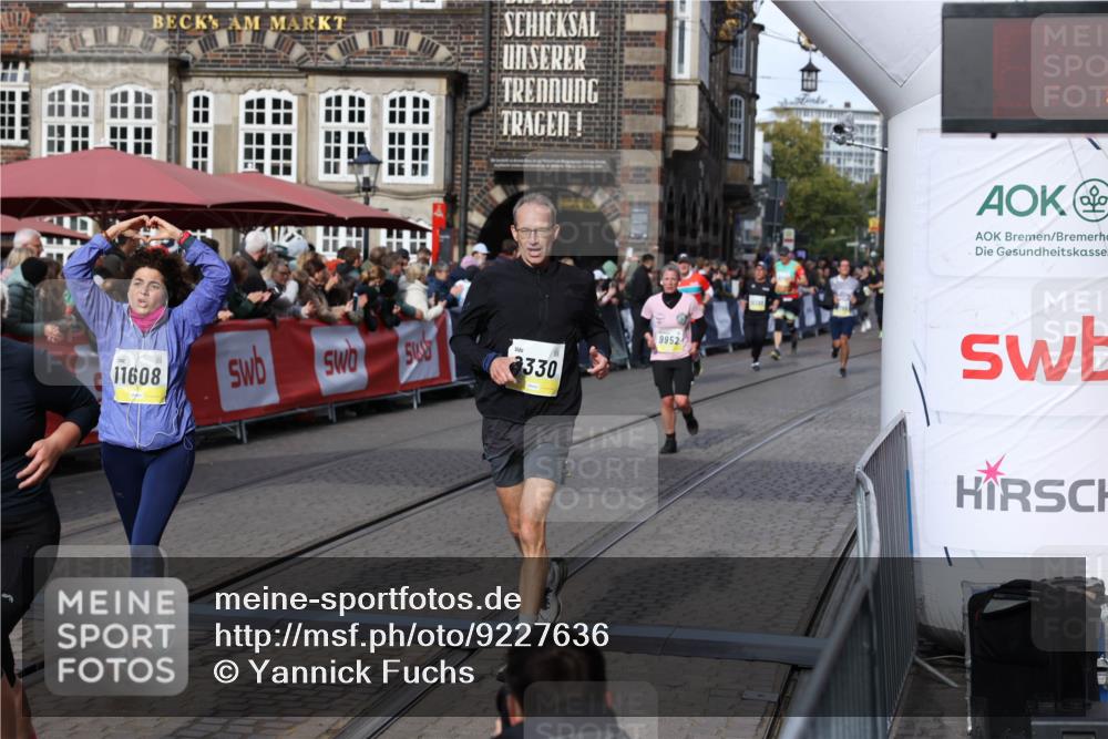 05.10.2025 - 20. swb-Marathon Bremen Yannick Fuchs http://msf.ph/oto/9227636 05.10.2025 10:58:18 Ziel 9330, 9576, 9582, 9634, 9952, 10127, 10377, 10395, 10398, 10459, 10620, 11058, 11562, 11608 meine-sportfotos.de