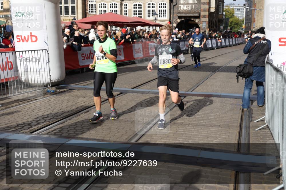 05.10.2025 - 20. swb-Marathon Bremen Yannick Fuchs http://msf.ph/oto/9227639 05.10.2025 11:01:24 Ziel 9182, 9613, 9925, 10544, 10762, 10914, 11337, 11338, 11597, 11680, 11688 meine-sportfotos.de