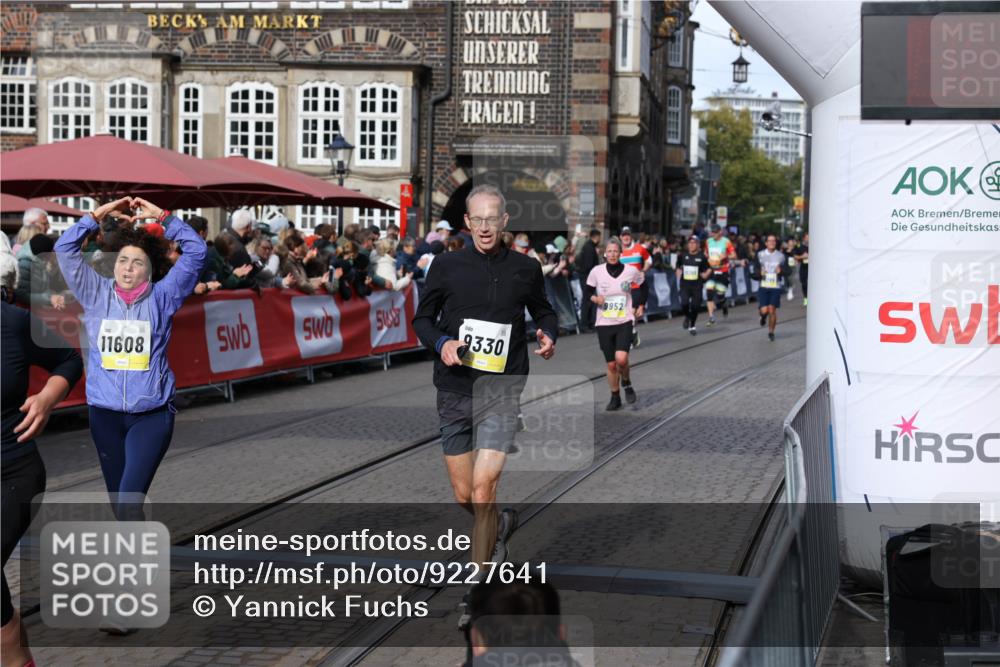 05.10.2025 - 20. swb-Marathon Bremen Yannick Fuchs http://msf.ph/oto/9227641 05.10.2025 10:58:18 Ziel 9330, 9576, 9582, 9634, 9952, 10127, 10377, 10395, 10398, 10459, 10620, 11058, 11562, 11608 meine-sportfotos.de