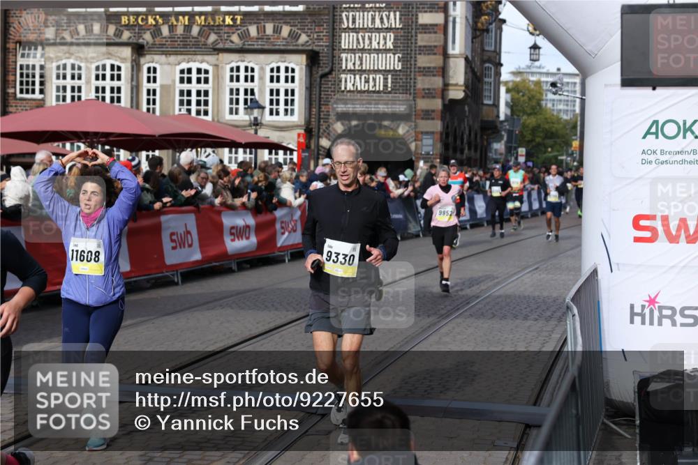 05.10.2025 - 20. swb-Marathon Bremen Yannick Fuchs http://msf.ph/oto/9227655 05.10.2025 10:58:18 Ziel 9330, 9576, 9582, 9634, 9952, 10127, 10377, 10395, 10398, 10459, 10620, 11058, 11562, 11608 meine-sportfotos.de