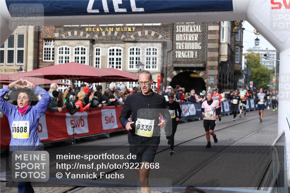 05.10.2025 - 20. swb-Marathon Bremen Yannick Fuchs http://msf.ph/oto/9227668 05.10.2025 10:58:19 Ziel 9330, 9576, 9582, 9634, 9952, 10127, 10377, 10395, 10398, 10459, 10620, 11058, 11562, 11608 meine-sportfotos.de