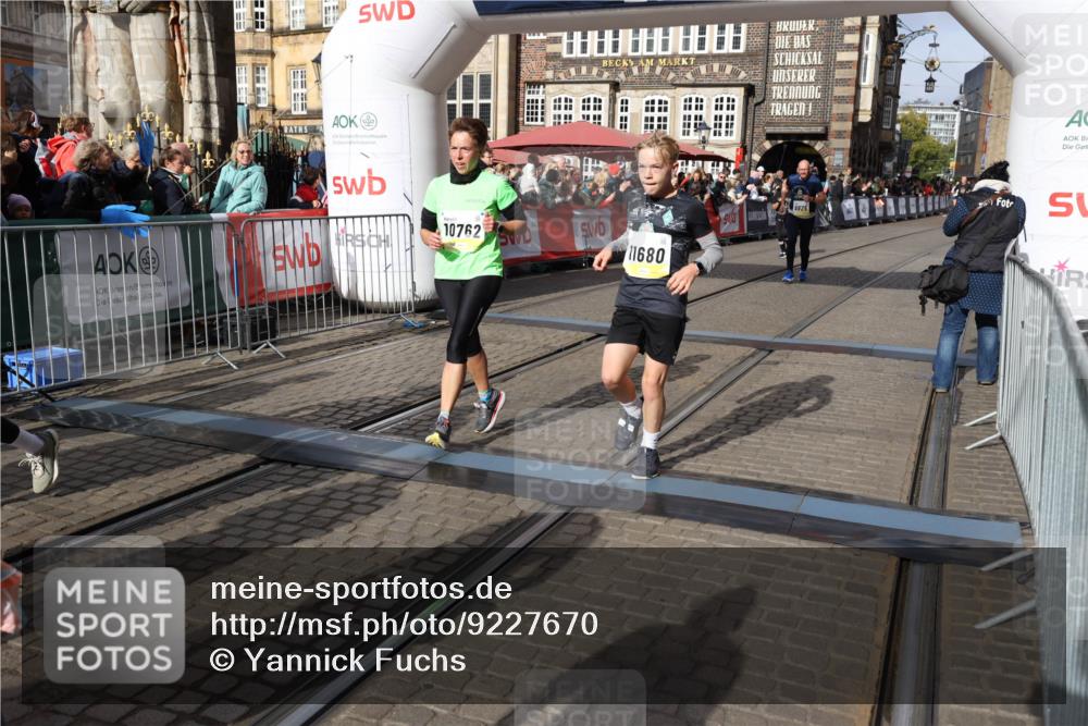 05.10.2025 - 20. swb-Marathon Bremen Yannick Fuchs http://msf.ph/oto/9227670 05.10.2025 11:01:24 Ziel 9182, 9613, 9925, 10544, 10762, 10914, 11337, 11338, 11597, 11680, 11688 meine-sportfotos.de