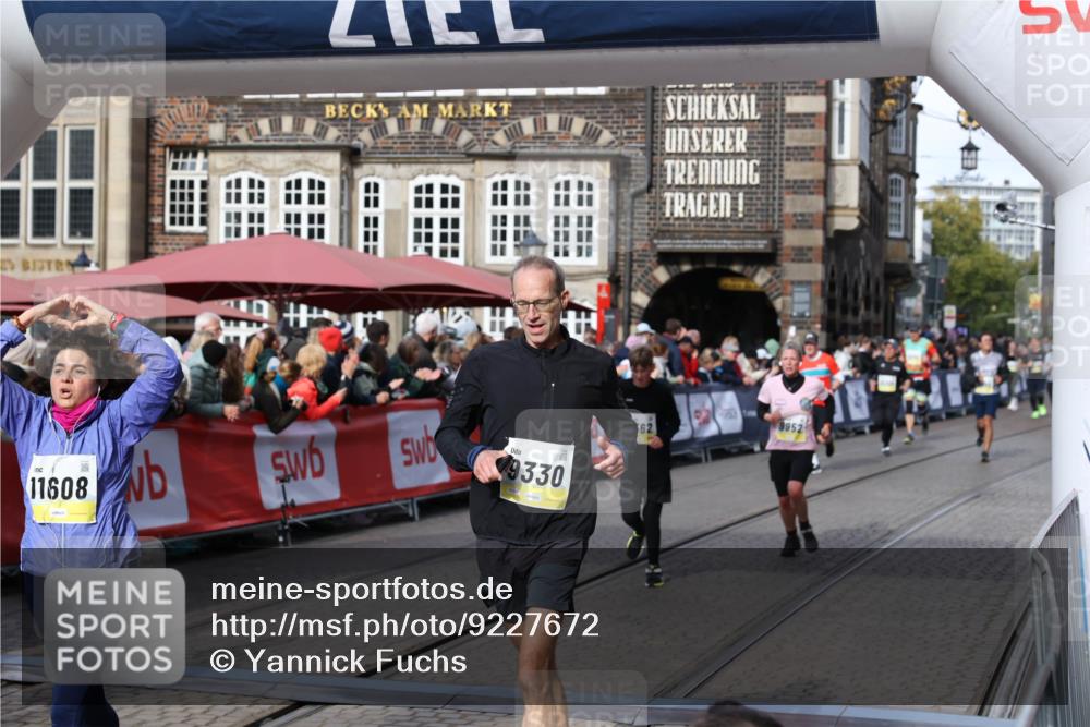 05.10.2025 - 20. swb-Marathon Bremen Yannick Fuchs http://msf.ph/oto/9227672 05.10.2025 10:58:19 Ziel 9330, 9576, 9582, 9634, 9952, 10127, 10377, 10395, 10398, 10459, 10620, 11058, 11562, 11608 meine-sportfotos.de