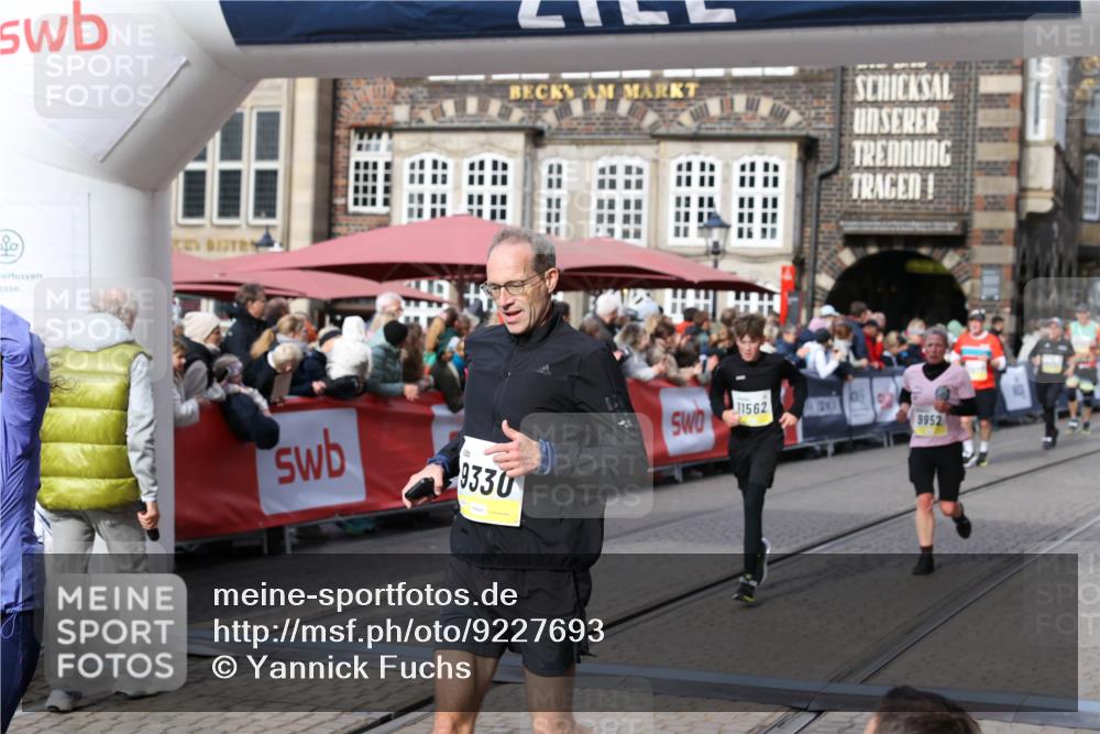 05.10.2025 - 20. swb-Marathon Bremen Yannick Fuchs http://msf.ph/oto/9227693 05.10.2025 10:58:19 Ziel 9330, 9576, 9582, 9634, 9952, 10127, 10377, 10395, 10398, 10459, 10620, 11058, 11562, 11608 meine-sportfotos.de
