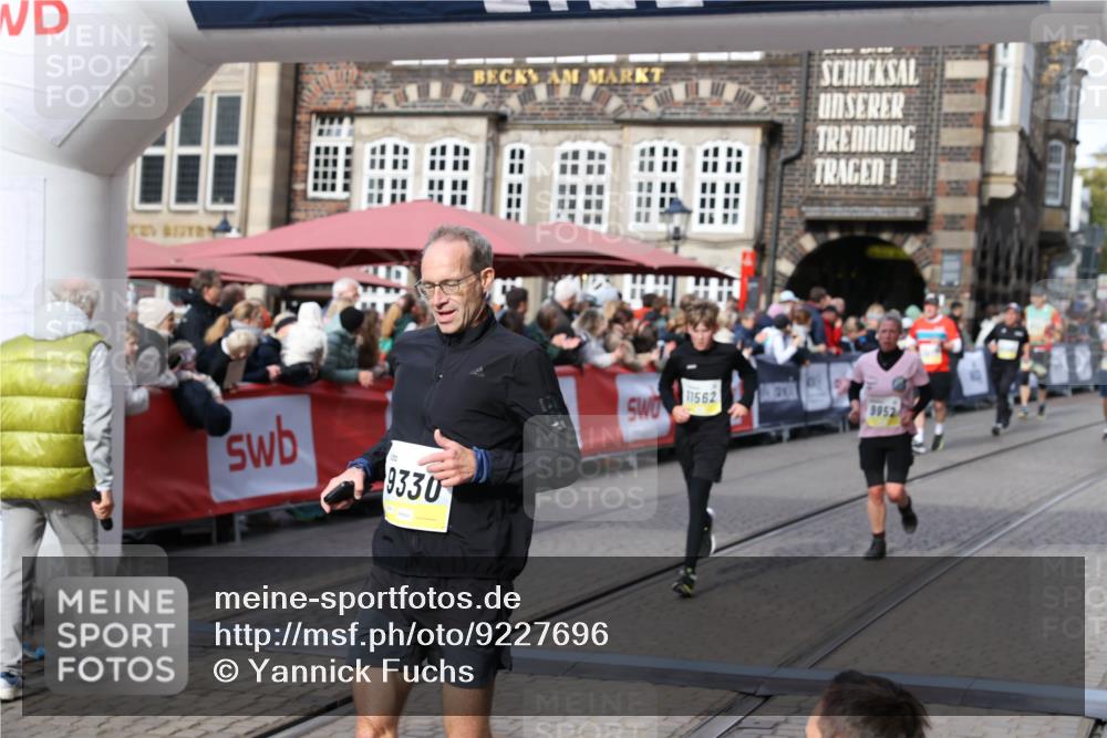 05.10.2025 - 20. swb-Marathon Bremen Yannick Fuchs http://msf.ph/oto/9227696 05.10.2025 10:58:19 Ziel 9330, 9576, 9582, 9634, 9952, 10127, 10377, 10395, 10398, 10459, 10620, 11058, 11562, 11608 meine-sportfotos.de