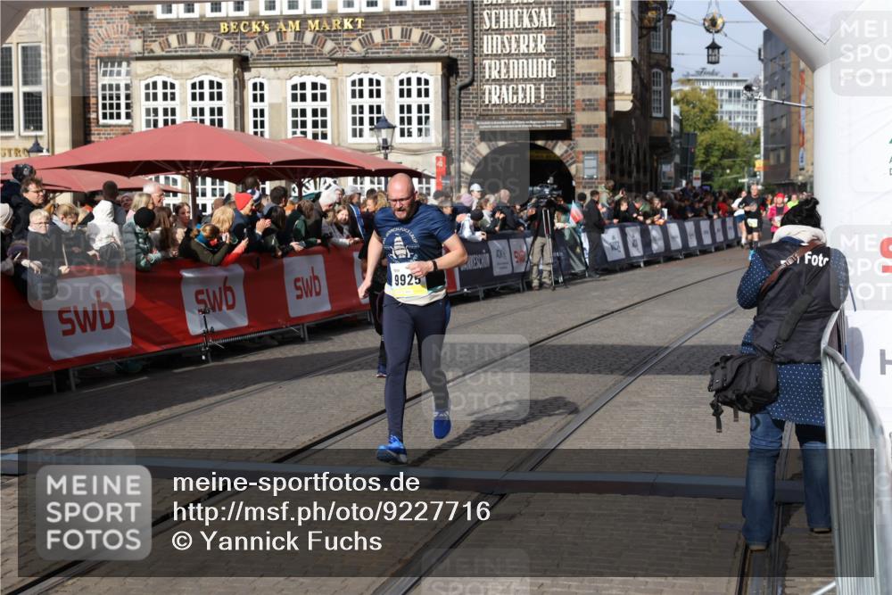 05.10.2025 - 20. swb-Marathon Bremen Yannick Fuchs http://msf.ph/oto/9227716 05.10.2025 11:01:26 Ziel 9182, 9613, 9925, 10544, 10762, 10914, 11337, 11338, 11597, 11680, 11688 meine-sportfotos.de