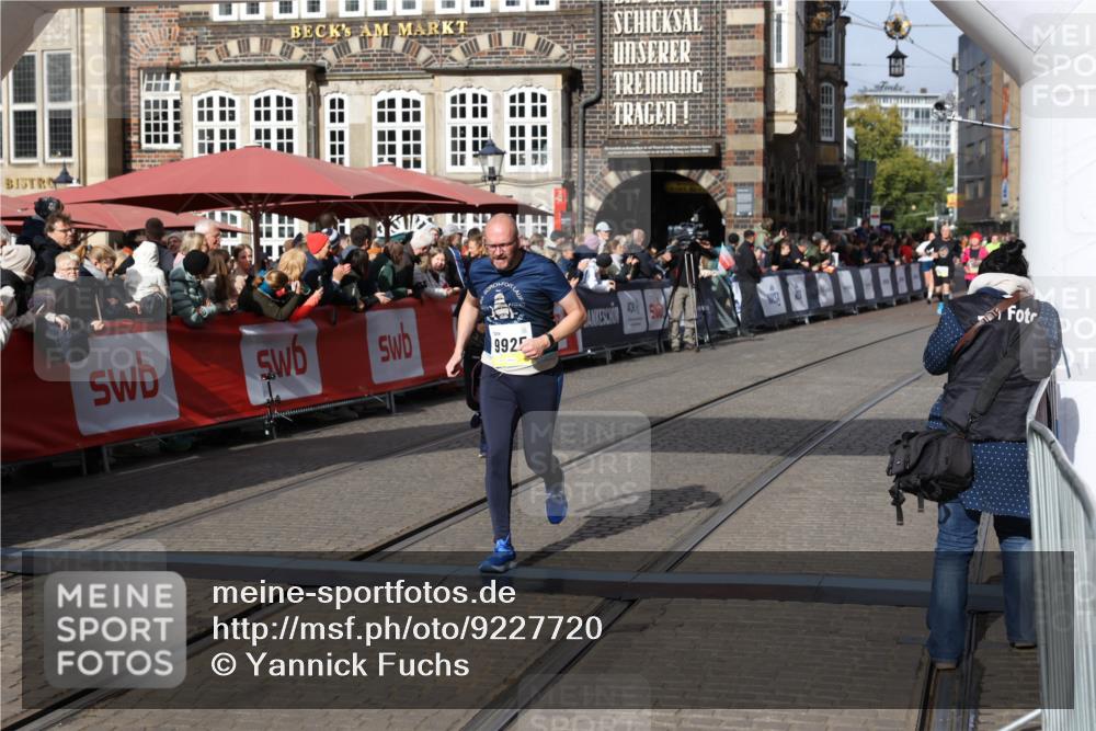 05.10.2025 - 20. swb-Marathon Bremen Yannick Fuchs http://msf.ph/oto/9227720 05.10.2025 11:01:26 Ziel 9182, 9613, 9925, 10544, 10762, 10914, 11337, 11338, 11597, 11680, 11688 meine-sportfotos.de