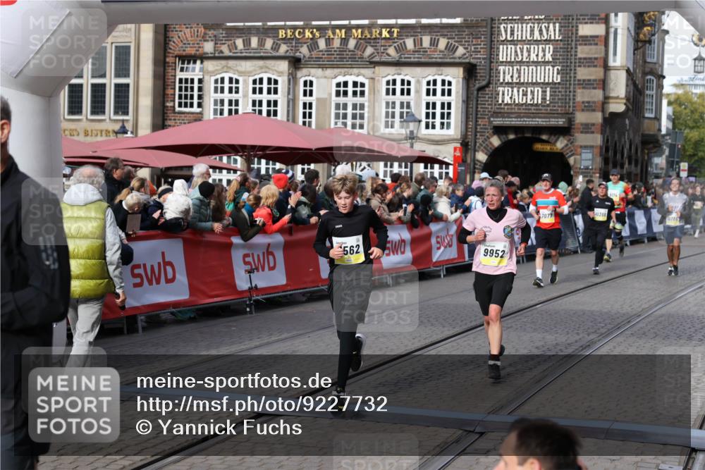 05.10.2025 - 20. swb-Marathon Bremen Yannick Fuchs http://msf.ph/oto/9227732 05.10.2025 10:58:20 Ziel 9330, 9634, 9952, 10377, 10398, 10459, 10620, 11562, 11608 meine-sportfotos.de