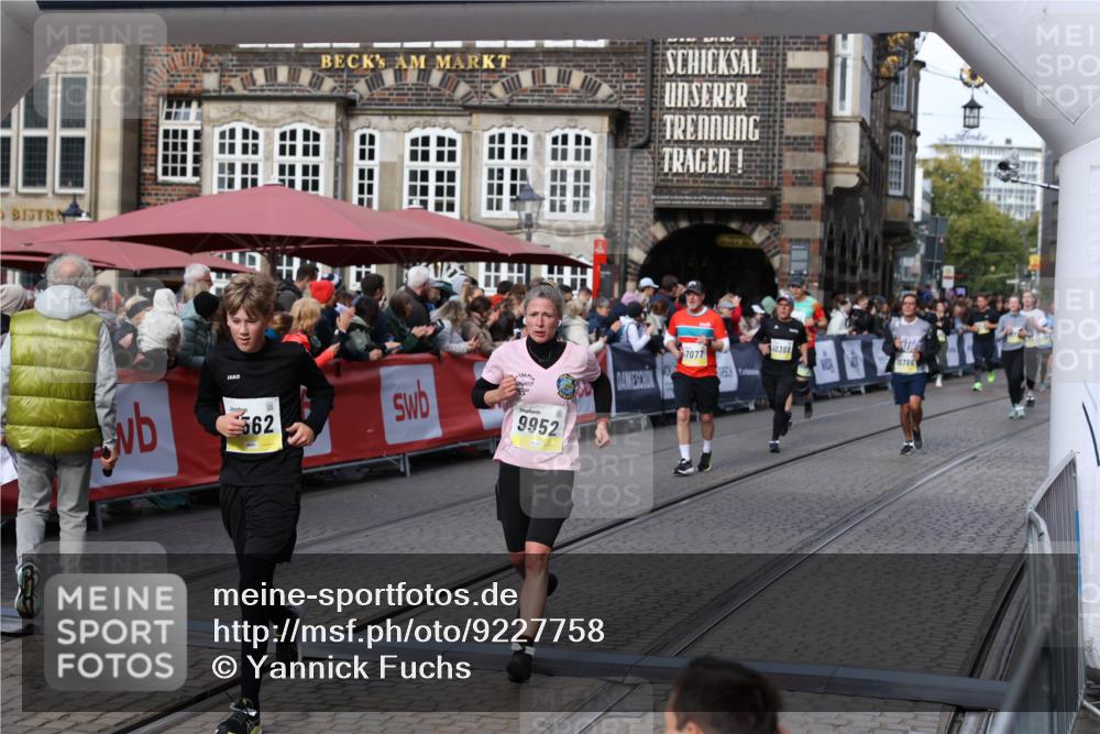 05.10.2025 - 20. swb-Marathon Bremen Yannick Fuchs http://msf.ph/oto/9227758 05.10.2025 10:58:21 Ziel 7077, 9330, 9634, 9952, 10377, 10398, 10620, 11562, 11608 meine-sportfotos.de