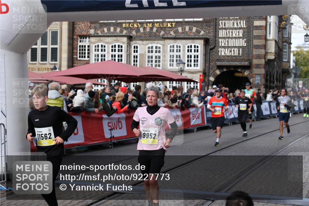 05.10.2025 - 20. swb-Marathon Bremen Yannick Fuchs http://msf.ph/oto/9227773 05.10.2025 10:58:21 Ziel 7077, 9330, 9634, 9952, 10377, 10398, 10620, 11562, 11608 meine-sportfotos.de