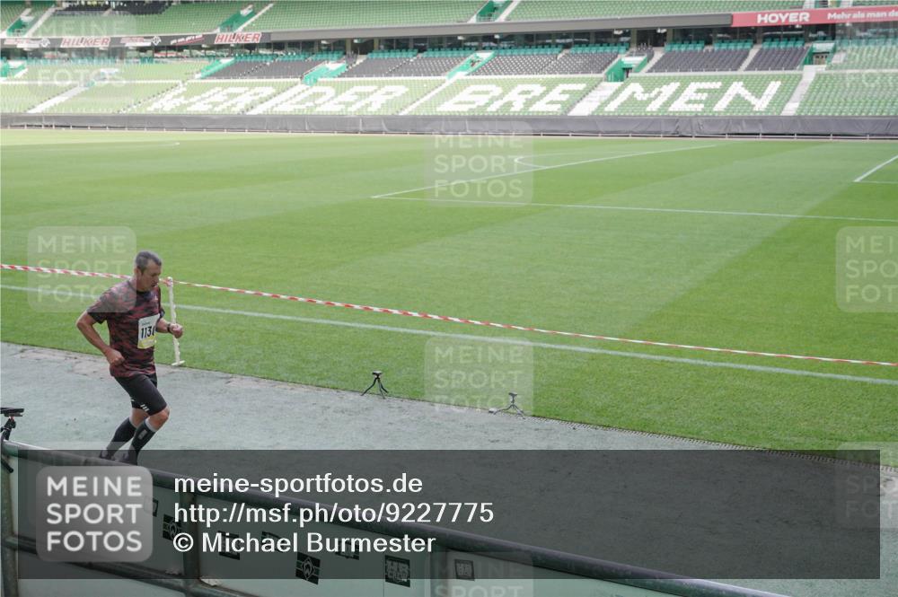 05.10.2025 - 20. swb-Marathon Bremen Michael Burmester http://msf.ph/oto/9227775 05.10.2025 10:24:50 Laufen im Stadion 8187, 9253, 9302, 9364, 9524, 9558, 9700, 10104, 10155, 10208, 10229, 10375, 10541, 10553, 10652, 10691, 10744, 10838, 10880, 10910, 10979, 11217, 11256, 11304, 11476, 11581, 11640, 11725, 9262, 10592, 11086, 11701 meine-sportfotos.de