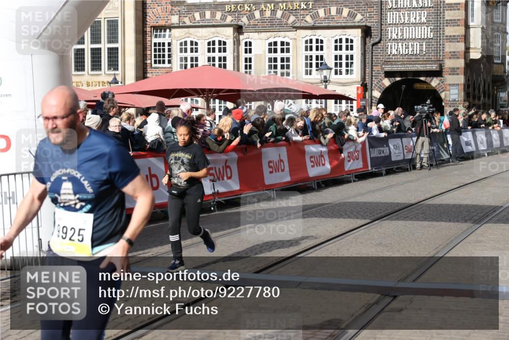 05.10.2025 - 20. swb-Marathon Bremen Yannick Fuchs http://msf.ph/oto/9227780 05.10.2025 11:01:28 Ziel 9613, 9925, 10544, 10762, 11680, 11688 meine-sportfotos.de
