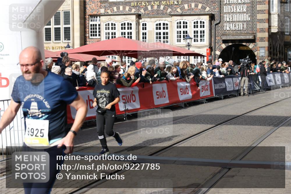 05.10.2025 - 20. swb-Marathon Bremen Yannick Fuchs http://msf.ph/oto/9227785 05.10.2025 11:01:28 Ziel 9613, 9925, 10544, 10762, 11680, 11688 meine-sportfotos.de