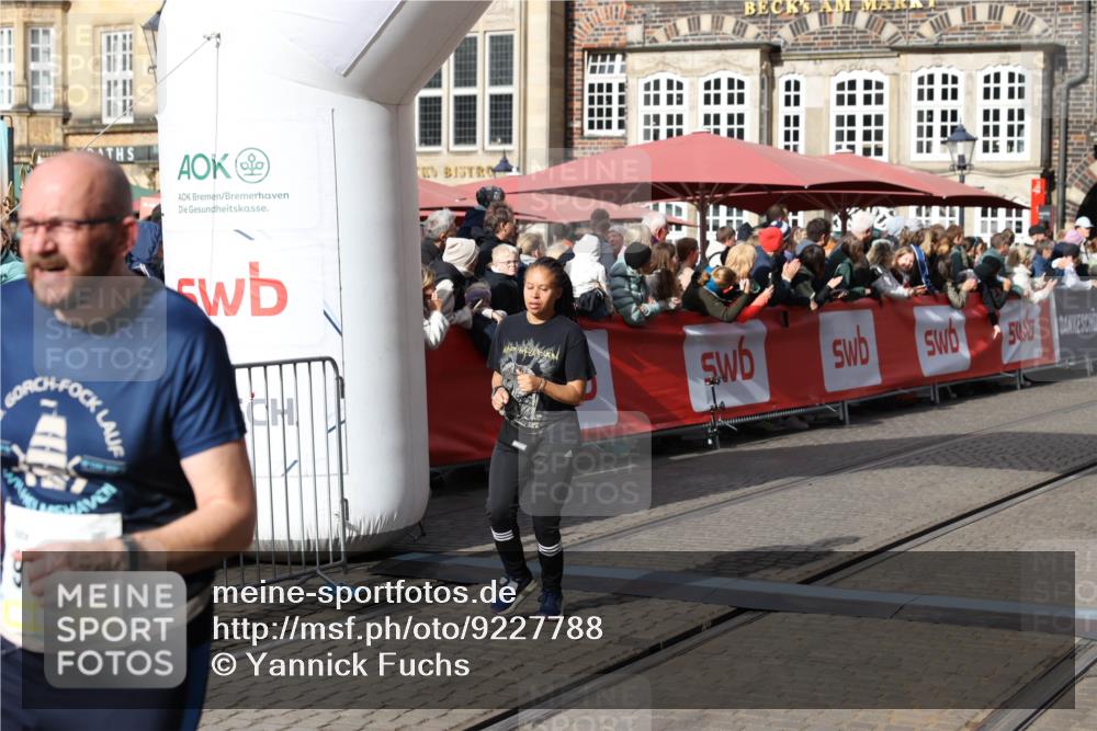 05.10.2025 - 20. swb-Marathon Bremen Yannick Fuchs http://msf.ph/oto/9227788 05.10.2025 11:01:28 Ziel 9613, 9925, 10544, 10762, 11680, 11688 meine-sportfotos.de