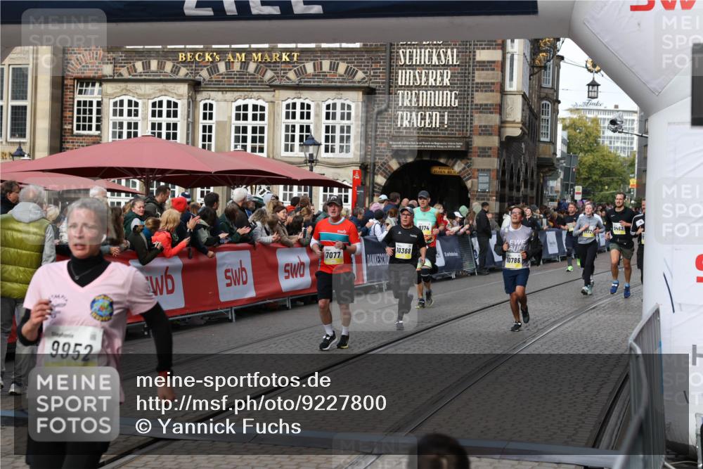 05.10.2025 - 20. swb-Marathon Bremen Yannick Fuchs http://msf.ph/oto/9227800 05.10.2025 10:58:22 Ziel 7077, 9330, 9634, 9952, 10368, 10377, 10398, 10620, 10786, 11049, 11562, 11608 meine-sportfotos.de