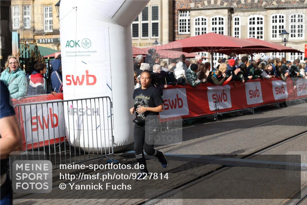 05.10.2025 - 20. swb-Marathon Bremen Yannick Fuchs http://msf.ph/oto/9227814 05.10.2025 11:01:28 Ziel 9613, 9925, 10544, 10762, 11680, 11688 meine-sportfotos.de