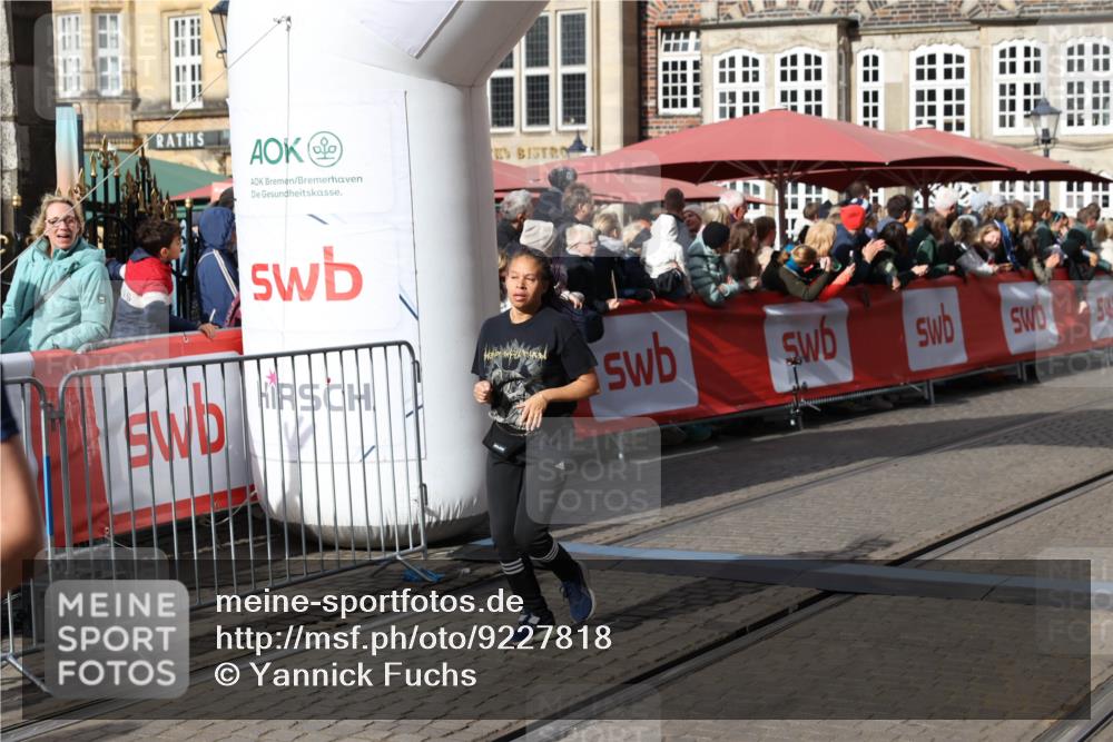05.10.2025 - 20. swb-Marathon Bremen Yannick Fuchs http://msf.ph/oto/9227818 05.10.2025 11:01:28 Ziel 9613, 9925, 10544, 10762, 11680, 11688 meine-sportfotos.de