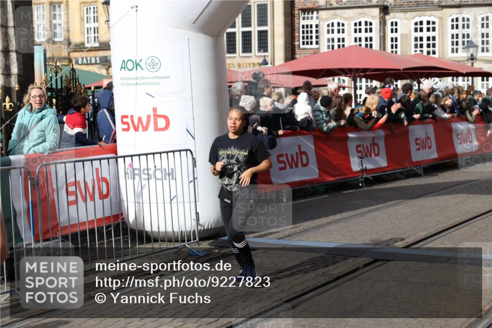 05.10.2025 - 20. swb-Marathon Bremen Yannick Fuchs http://msf.ph/oto/9227823 05.10.2025 11:01:28 Ziel 9613, 9925, 10544, 10762, 11680, 11688 meine-sportfotos.de