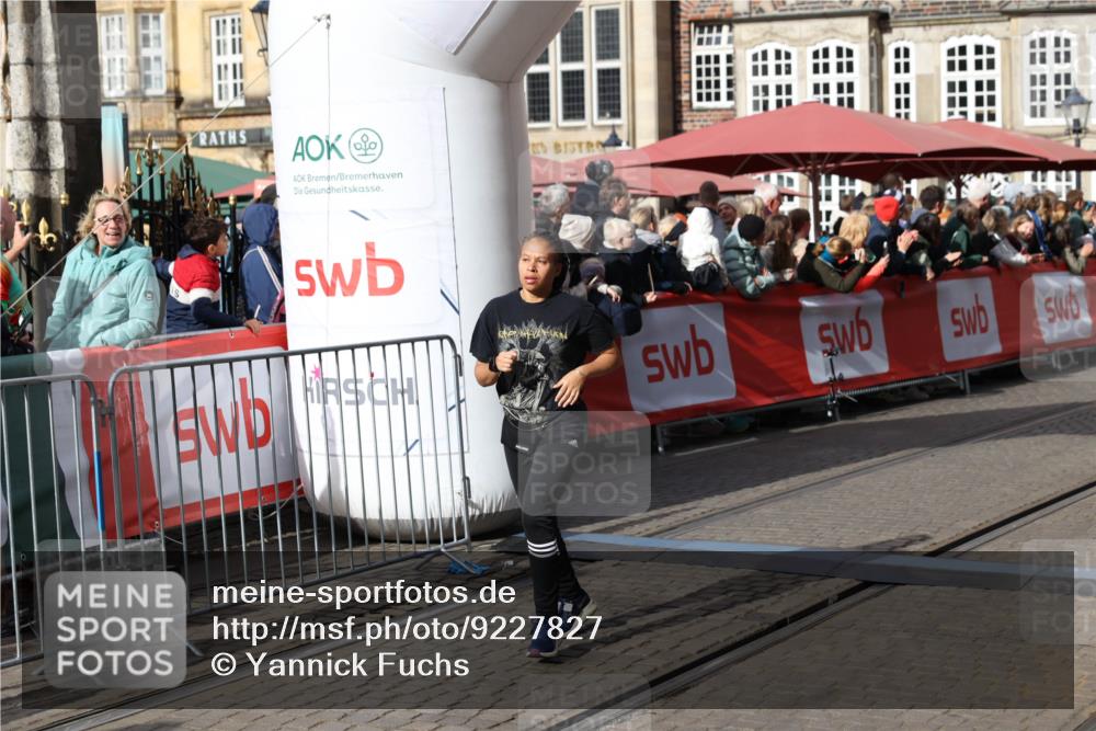05.10.2025 - 20. swb-Marathon Bremen Yannick Fuchs http://msf.ph/oto/9227827 05.10.2025 11:01:28 Ziel 9613, 9925, 10544, 10762, 11680, 11688 meine-sportfotos.de