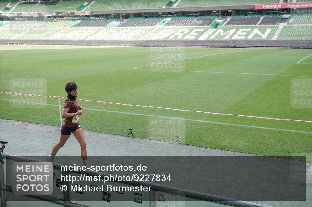 05.10.2025 - 20. swb-Marathon Bremen Michael Burmester http://msf.ph/oto/9227834 05.10.2025 10:24:59 Laufen im Stadion 8187, 9253, 9302, 9364, 9524, 9558, 9700, 9775, 10104, 10155, 10208, 10375, 10541, 10553, 10652, 10691, 10744, 10838, 10880, 10910, 10979, 11217, 11230, 11256, 11304, 11476, 11581, 11640, 11725, 9524, 10229, 10592, 10880, 11701 meine-sportfotos.de