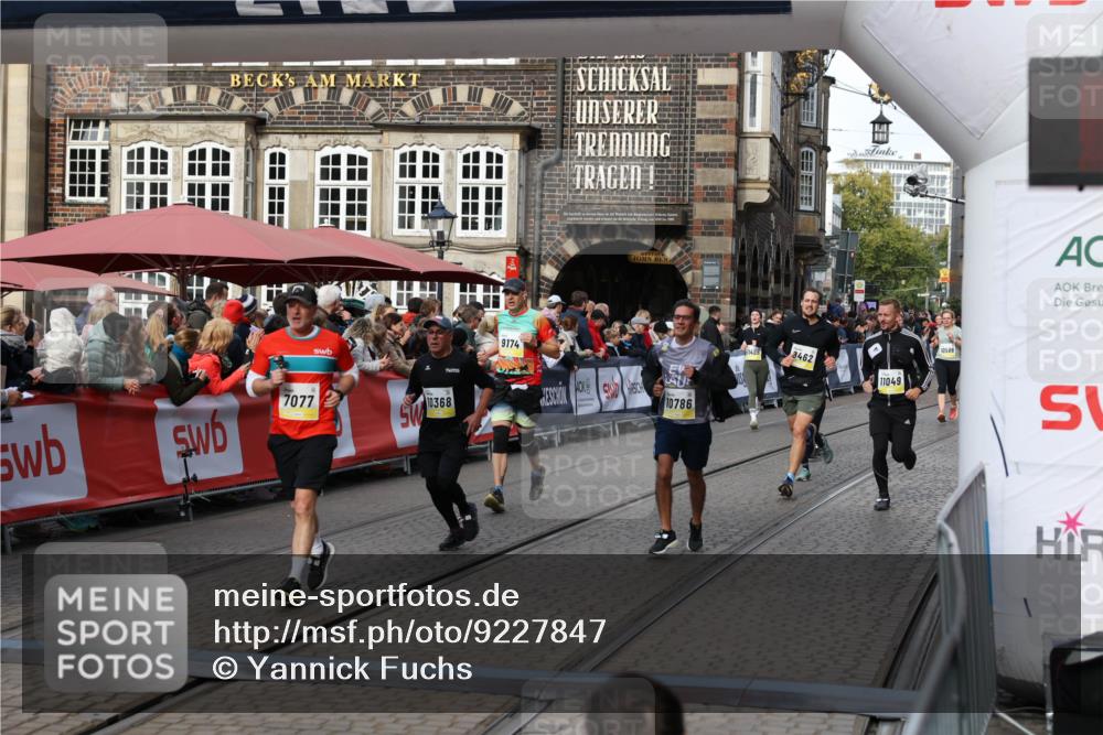 05.10.2025 - 20. swb-Marathon Bremen Yannick Fuchs http://msf.ph/oto/9227847 05.10.2025 10:58:24 Ziel 7077, 9174, 9330, 9462, 9952, 10368, 10398, 10786, 11049, 11562, 11608, 11724 meine-sportfotos.de