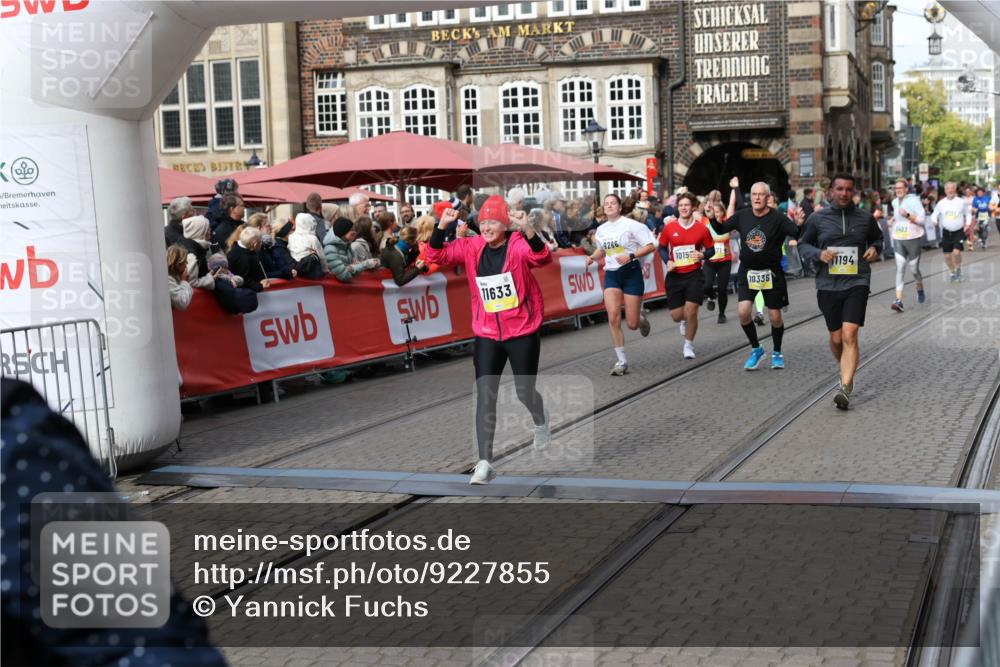 05.10.2025 - 20. swb-Marathon Bremen Yannick Fuchs http://msf.ph/oto/9227855 05.10.2025 11:01:35 Ziel 7908, 9286, 9371, 10157, 10336, 11194, 11633 meine-sportfotos.de