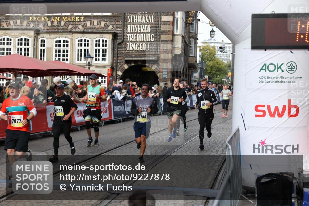 05.10.2025 - 20. swb-Marathon Bremen Yannick Fuchs http://msf.ph/oto/9227878 05.10.2025 10:58:24 Ziel 7077, 9174, 9330, 9462, 9952, 10368, 10398, 10786, 11049, 11562, 11608, 11724 meine-sportfotos.de