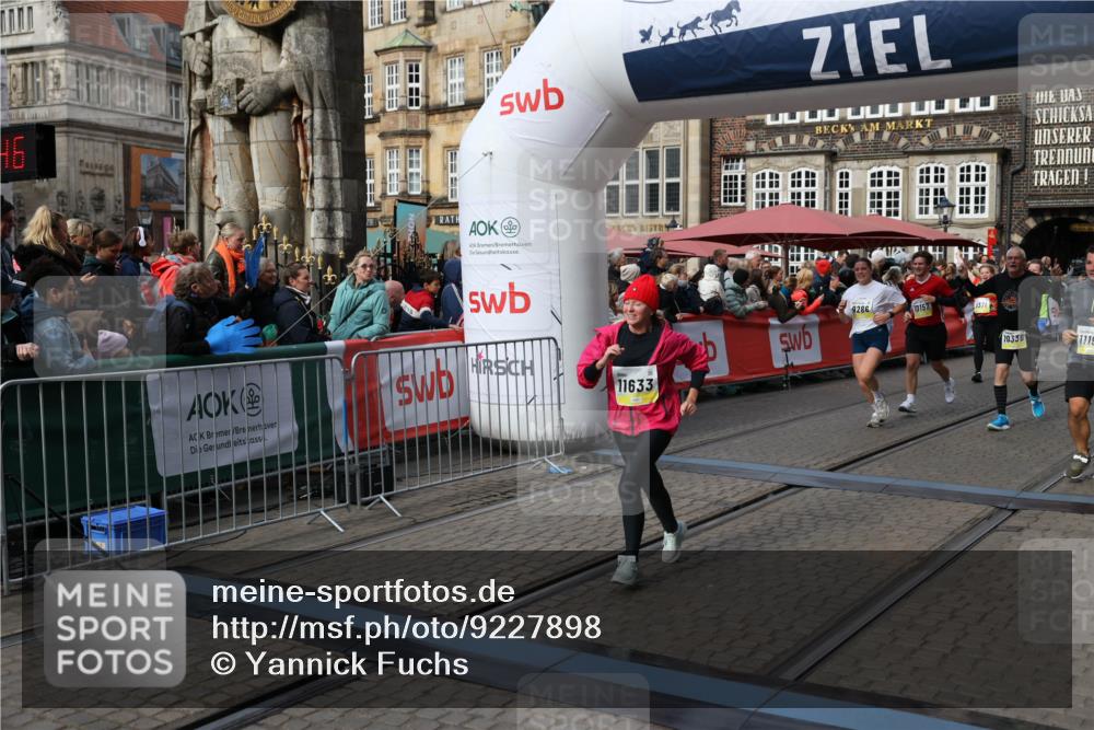 05.10.2025 - 20. swb-Marathon Bremen Yannick Fuchs http://msf.ph/oto/9227898 05.10.2025 11:01:35 Ziel 7908, 9286, 9371, 10157, 10336, 11194, 11633 meine-sportfotos.de