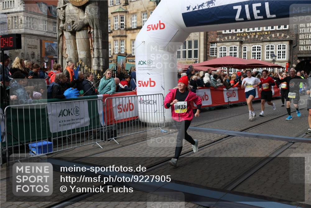 05.10.2025 - 20. swb-Marathon Bremen Yannick Fuchs http://msf.ph/oto/9227905 05.10.2025 11:01:36 Ziel 7908, 9286, 9371, 10157, 10336, 11194, 11493, 11633 meine-sportfotos.de