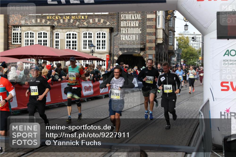 05.10.2025 - 20. swb-Marathon Bremen Yannick Fuchs http://msf.ph/oto/9227911 05.10.2025 10:58:25 Ziel 7077, 9174, 9330, 9462, 9952, 10368, 10786, 11049, 11184, 11495, 11562, 11724 meine-sportfotos.de