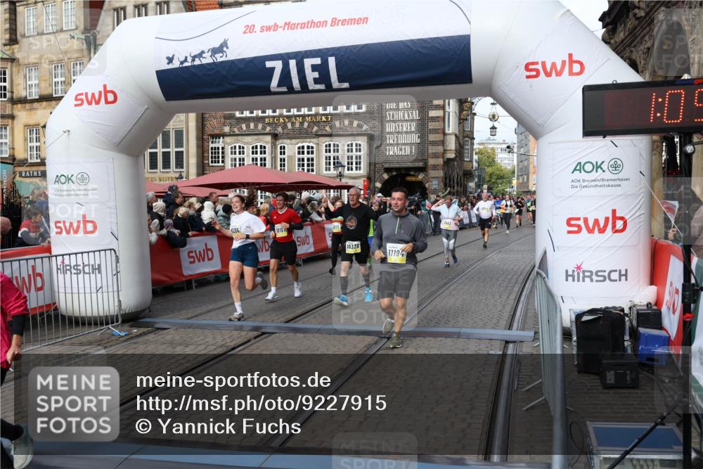 05.10.2025 - 20. swb-Marathon Bremen Yannick Fuchs http://msf.ph/oto/9227915 05.10.2025 11:01:36 Ziel 7908, 9286, 9371, 10157, 10336, 11194, 11493, 11633 meine-sportfotos.de