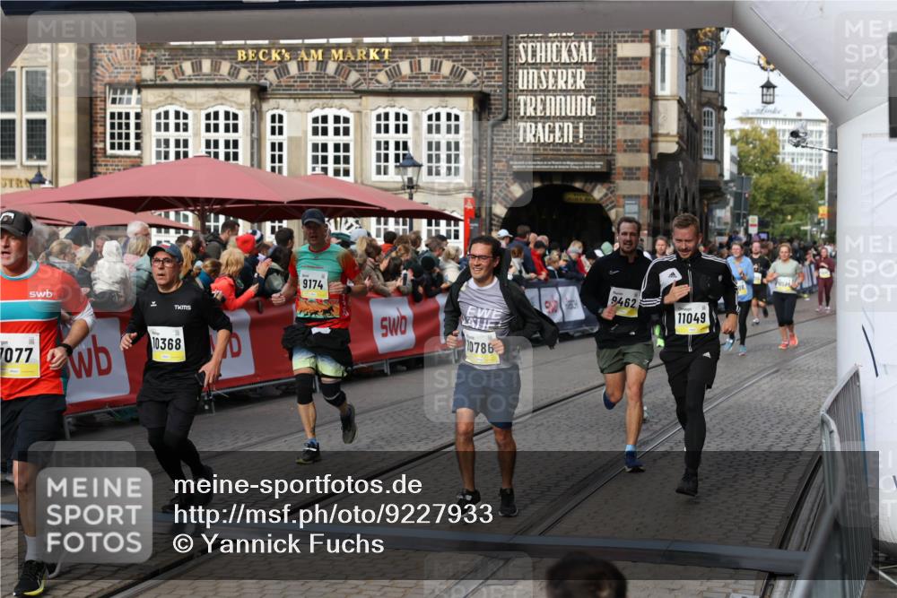 05.10.2025 - 20. swb-Marathon Bremen Yannick Fuchs http://msf.ph/oto/9227933 05.10.2025 10:58:25 Ziel 7077, 9174, 9330, 9462, 9952, 10368, 10786, 11049, 11184, 11495, 11562, 11724 meine-sportfotos.de