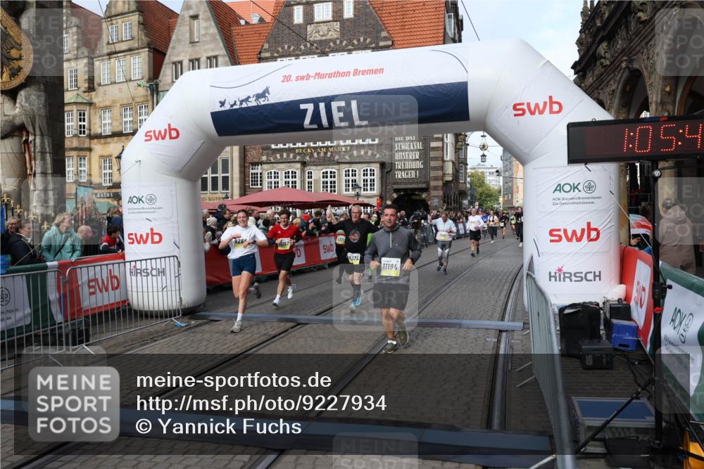 05.10.2025 - 20. swb-Marathon Bremen Yannick Fuchs http://msf.ph/oto/9227934 05.10.2025 11:01:36 Ziel 7908, 9286, 9371, 10157, 10336, 11194, 11493, 11633 meine-sportfotos.de