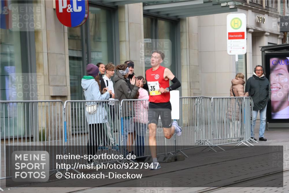 05.10.2025 - 20. swb-Marathon Bremen Strokosch-Dieckow http://msf.ph/oto/9227947 05.10.2025 10:26:54 Ziel 35, 35 meine-sportfotos.de
