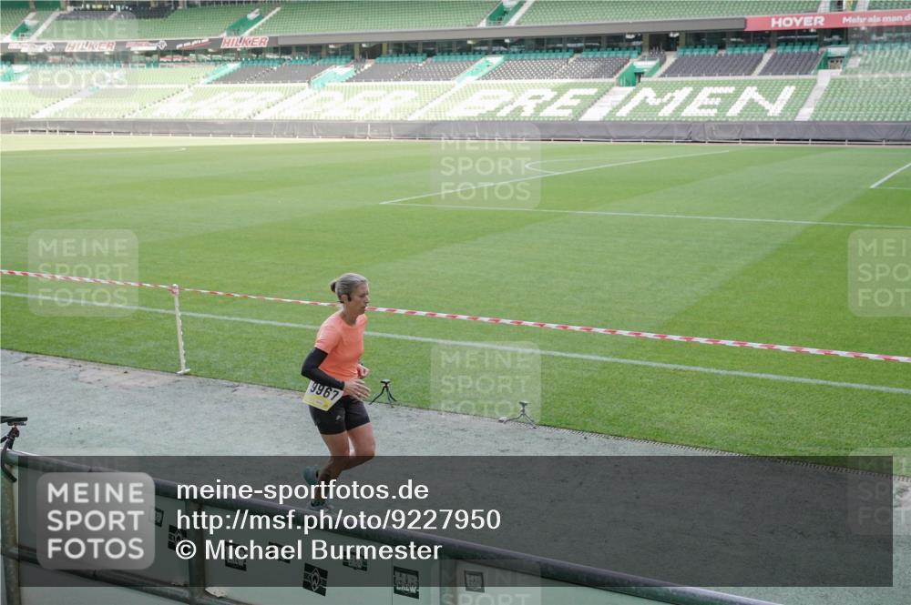 05.10.2025 - 20. swb-Marathon Bremen Michael Burmester http://msf.ph/oto/9227950 05.10.2025 10:25:27 Laufen im Stadion 8187, 9006, 9253, 9302, 9361, 9558, 9614, 9775, 9849, 9865, 9884, 9919, 9967, 10104, 10155, 10306, 10348, 10375, 10474, 10505, 10541, 10553, 10652, 10666, 10979, 11217, 11230, 11256, 11304, 11316, 11346, 11403, 11503, 11581, 11640, 11666, 11745, 8187, 9253, 9700, 10208, 10691, 10744, 10838, 10910, 11476, 11725 meine-sportfotos.de