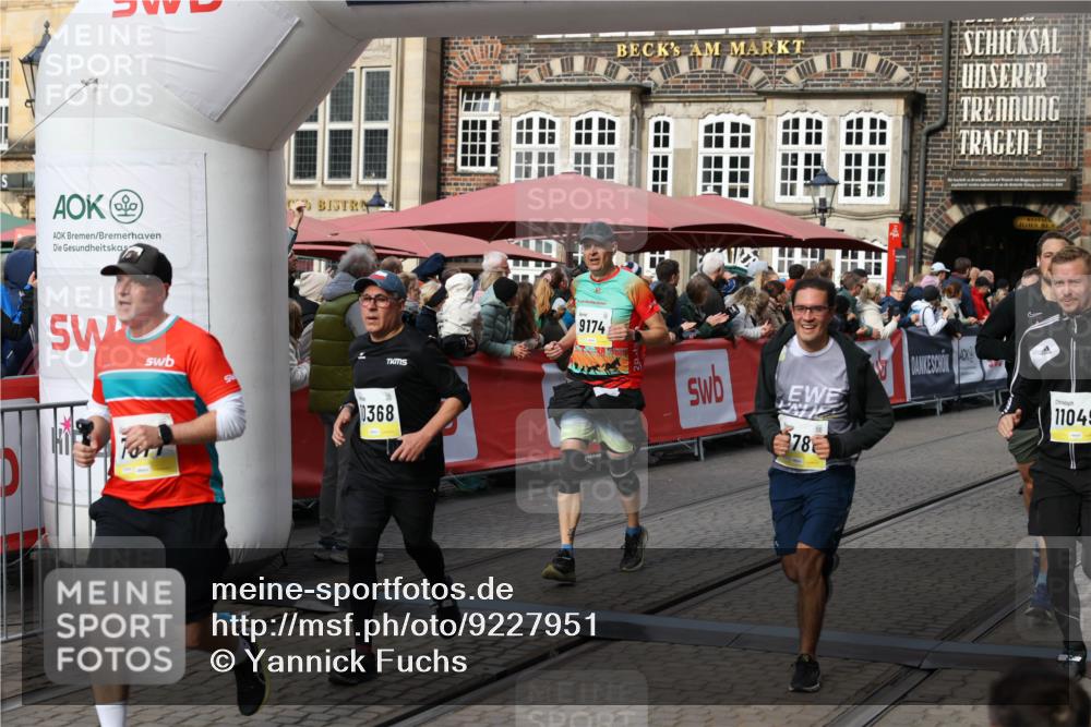 05.10.2025 - 20. swb-Marathon Bremen Yannick Fuchs http://msf.ph/oto/9227951 05.10.2025 10:58:26 Ziel 7077, 9174, 9462, 9608, 9952, 10368, 10786, 11049, 11184, 11495, 11562, 11724 meine-sportfotos.de