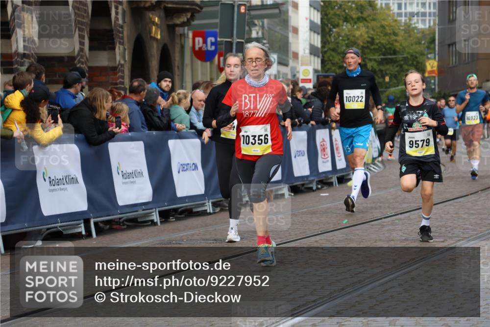 05.10.2025 - 20. swb-Marathon Bremen Strokosch-Dieckow http://msf.ph/oto/9227952 05.10.2025 10:50:13 Ziel 9579, 9645, 9689, 10022, 10356, 10400, 10443, 11104 meine-sportfotos.de