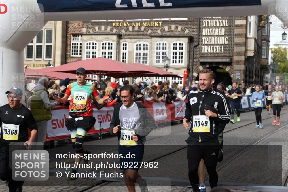 05.10.2025 - 20. swb-Marathon Bremen Yannick Fuchs http://msf.ph/oto/9227962 05.10.2025 10:58:26 Ziel 7077, 9174, 9462, 9608, 9952, 10368, 10786, 11049, 11184, 11495, 11562, 11724 meine-sportfotos.de