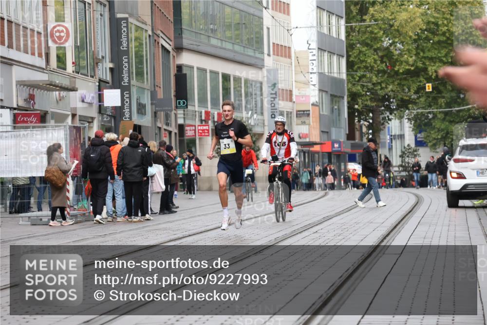 05.10.2025 - 20. swb-Marathon Bremen Strokosch-Dieckow http://msf.ph/oto/9227993 05.10.2025 10:28:07 Ziel 2, 33, 2, 33 meine-sportfotos.de