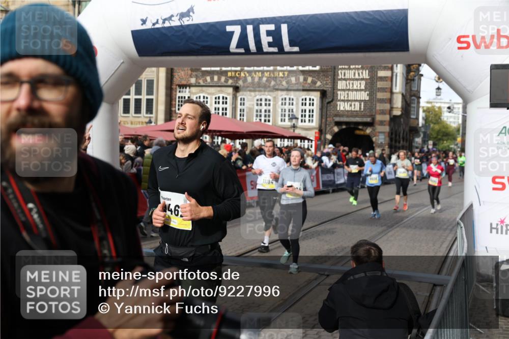 05.10.2025 - 20. swb-Marathon Bremen Yannick Fuchs http://msf.ph/oto/9227996 05.10.2025 10:58:27 Ziel 7077, 9174, 9462, 9608, 9952, 10084, 10368, 10586, 10786, 11049, 11184, 11495, 11562, 11724 meine-sportfotos.de