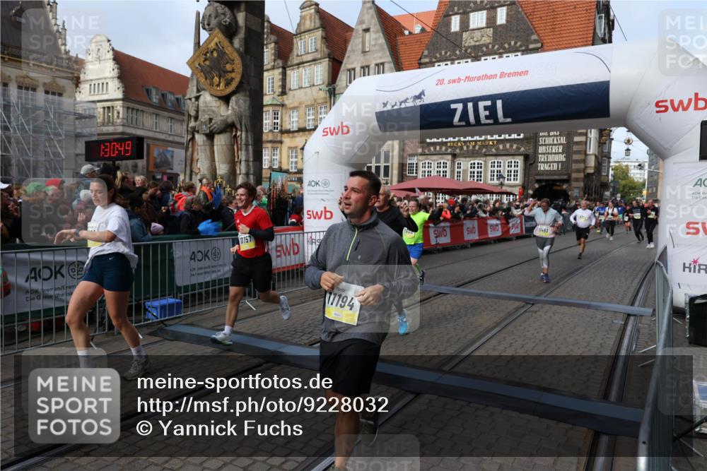 05.10.2025 - 20. swb-Marathon Bremen Yannick Fuchs http://msf.ph/oto/9228032 05.10.2025 11:01:38 Ziel 7908, 9286, 9322, 9371, 10157, 10336, 11194, 11493, 11633 meine-sportfotos.de