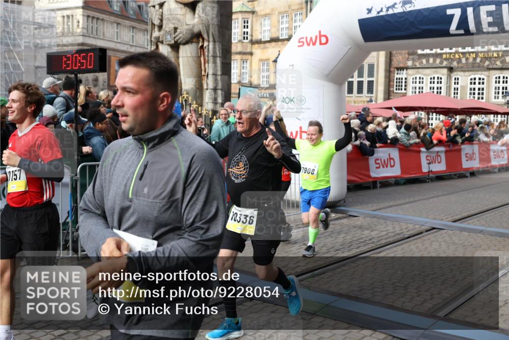 05.10.2025 - 20. swb-Marathon Bremen Yannick Fuchs http://msf.ph/oto/9228054 05.10.2025 11:01:39 Ziel 7908, 9278, 9286, 9322, 9371, 10056, 10157, 10324, 10336, 11194, 11493, 11633 meine-sportfotos.de