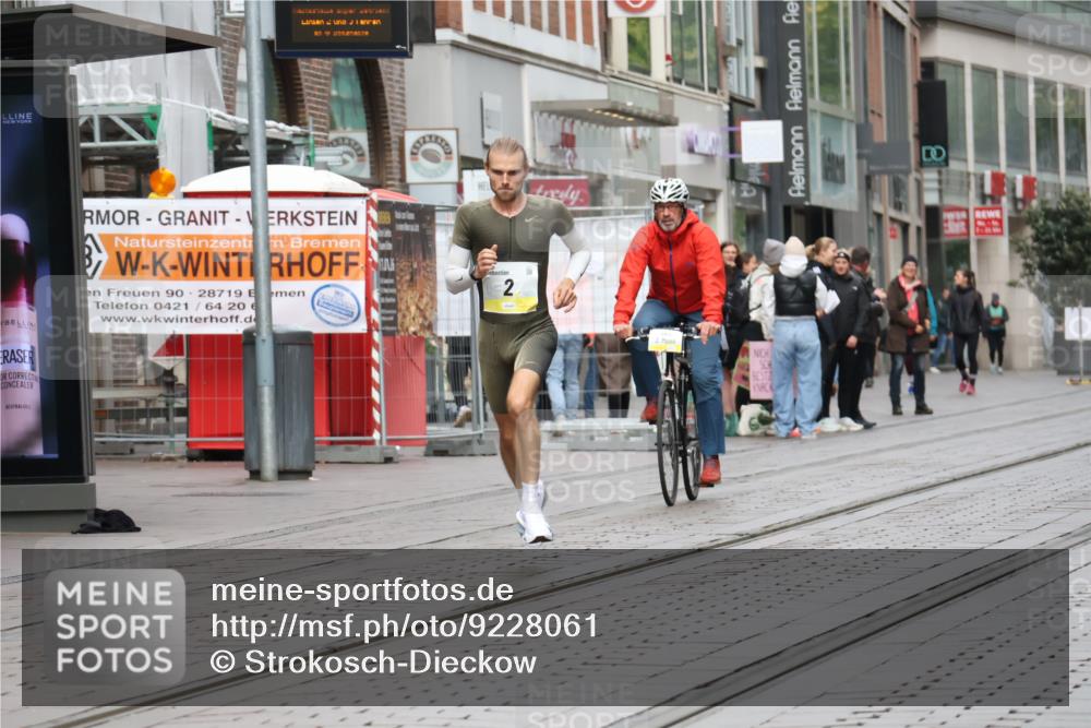05.10.2025 - 20. swb-Marathon Bremen Strokosch-Dieckow http://msf.ph/oto/9228061 05.10.2025 10:28:17 Ziel 2, 2 meine-sportfotos.de
