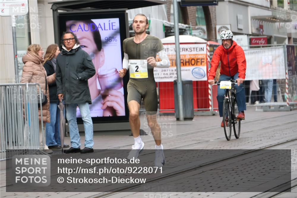 05.10.2025 - 20. swb-Marathon Bremen Strokosch-Dieckow http://msf.ph/oto/9228071 05.10.2025 10:28:18 Ziel 2, 2 meine-sportfotos.de