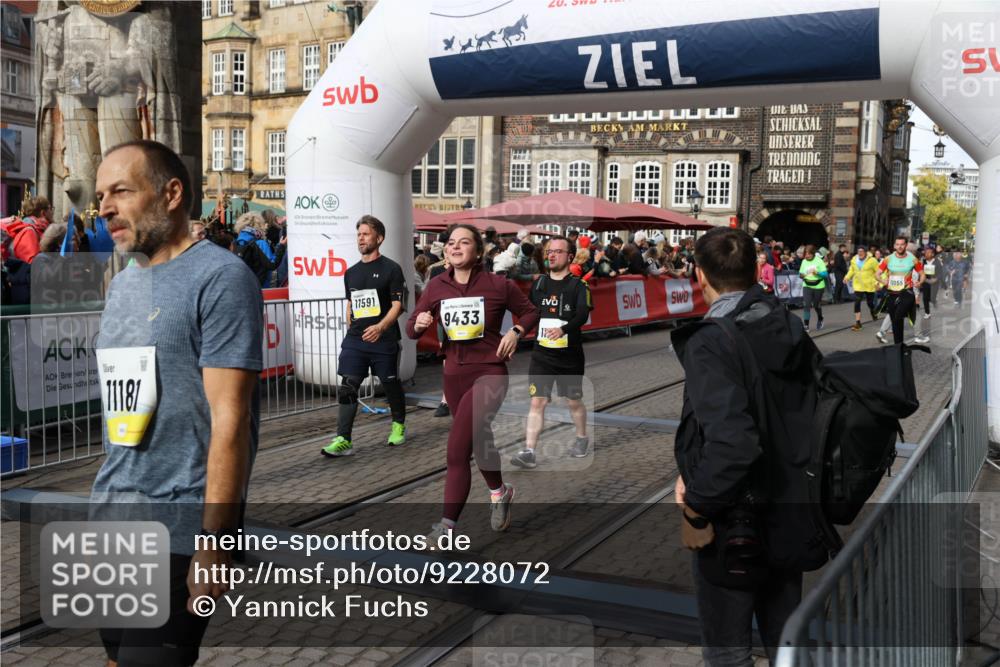 05.10.2025 - 20. swb-Marathon Bremen Yannick Fuchs http://msf.ph/oto/9228072 05.10.2025 10:58:36 Ziel 9433, 9608, 9820, 10055, 10084, 10261, 10408, 10586, 10988, 11181, 11291, 11591, 11700 meine-sportfotos.de