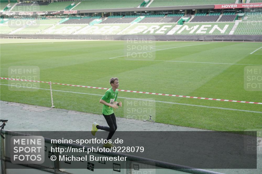 05.10.2025 - 20. swb-Marathon Bremen Michael Burmester http://msf.ph/oto/9228079 05.10.2025 10:25:39 Laufen im Stadion 9006, 9170, 9302, 9361, 9558, 9614, 9775, 9849, 9865, 9884, 9919, 9967, 10104, 10155, 10306, 10348, 10474, 10505, 10541, 10553, 10554, 10652, 10666, 10961, 10979, 11178, 11230, 11256, 11316, 11346, 11403, 11422, 11503, 11581, 11617, 11666, 11745, 8187, 9253, 9700, 10375, 10691, 10910, 11217, 11304, 11640, 11725 meine-sportfotos.de