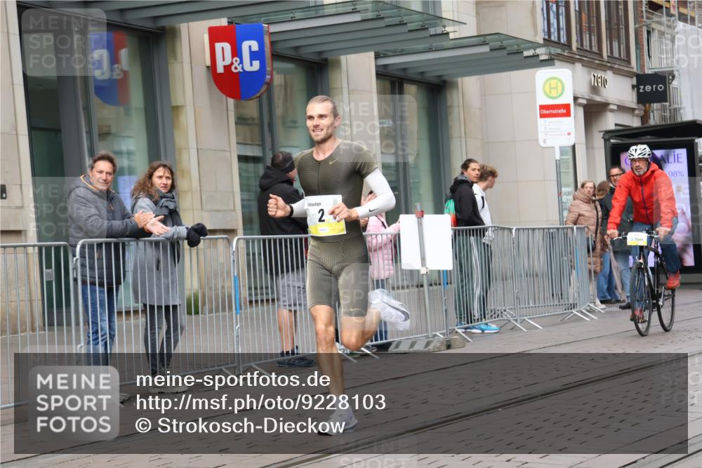 05.10.2025 - 20. swb-Marathon Bremen Strokosch-Dieckow http://msf.ph/oto/9228103 05.10.2025 10:28:20 Ziel 2, 2 meine-sportfotos.de
